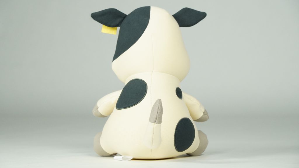 クララ 背面 牛柄